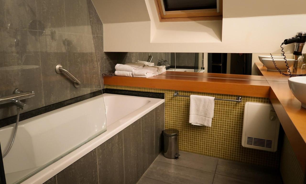 Hotel Van Eyck Maaseik Zewnętrze zdjęcie