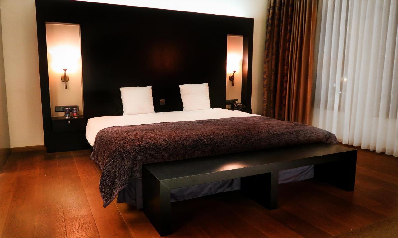 Hotel Van Eyck Maaseik Zewnętrze zdjęcie